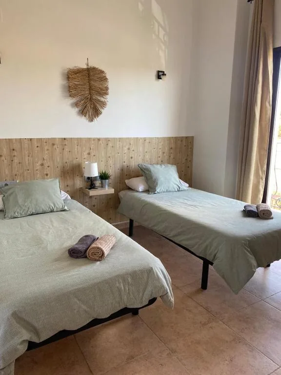 Tweepersoonskamer met balkon — Hostal Espai Mediterrani