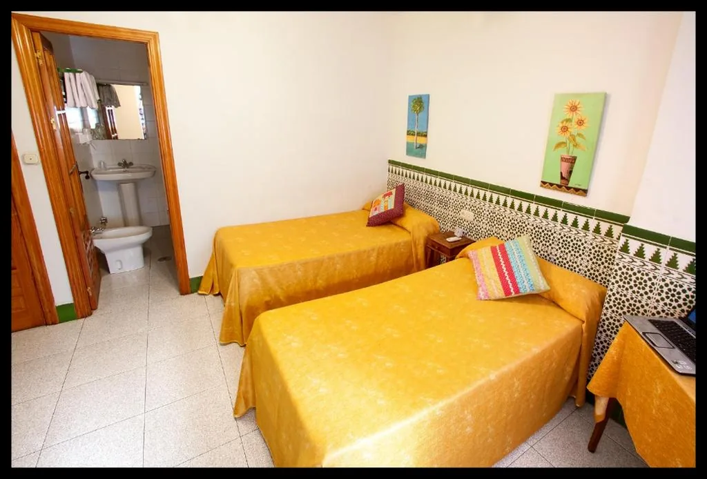 Habitación Doble - 2 camas — Hostal Estación