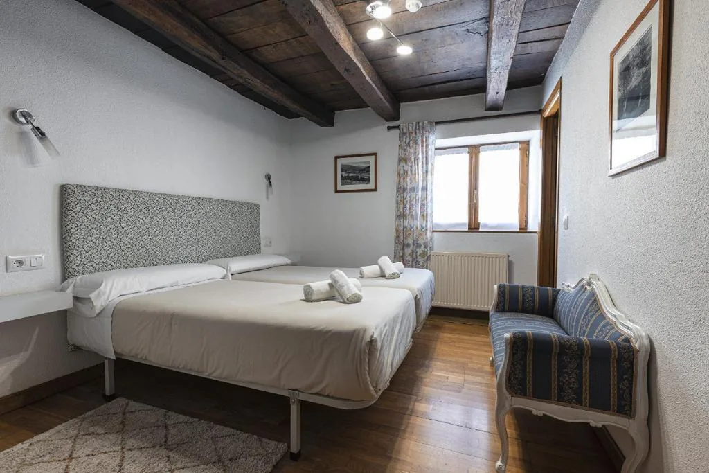 Quarto Duplo - 2 camas — Hostal Etxeberri