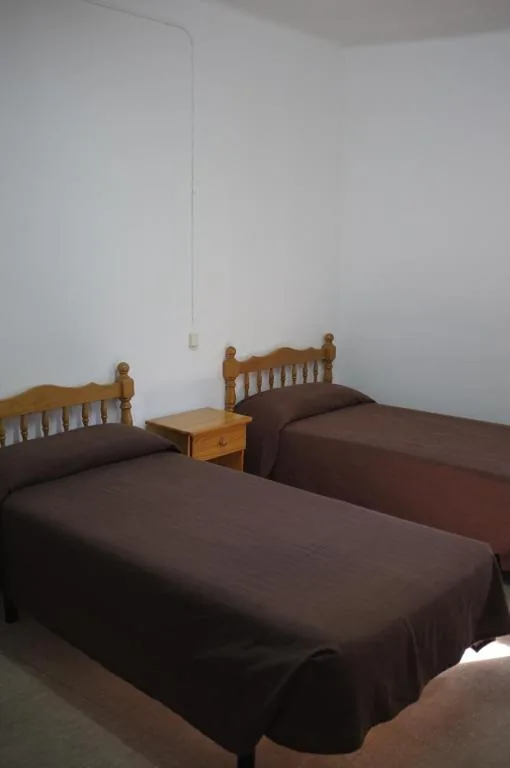 Habitación Doble con baño compartido - 2 camas — Hostal Europa