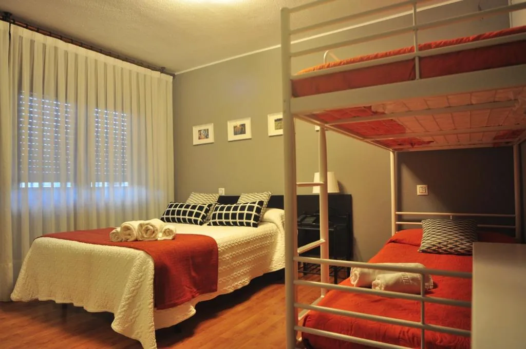Habitación Familiar Estándar — Hostal Europa