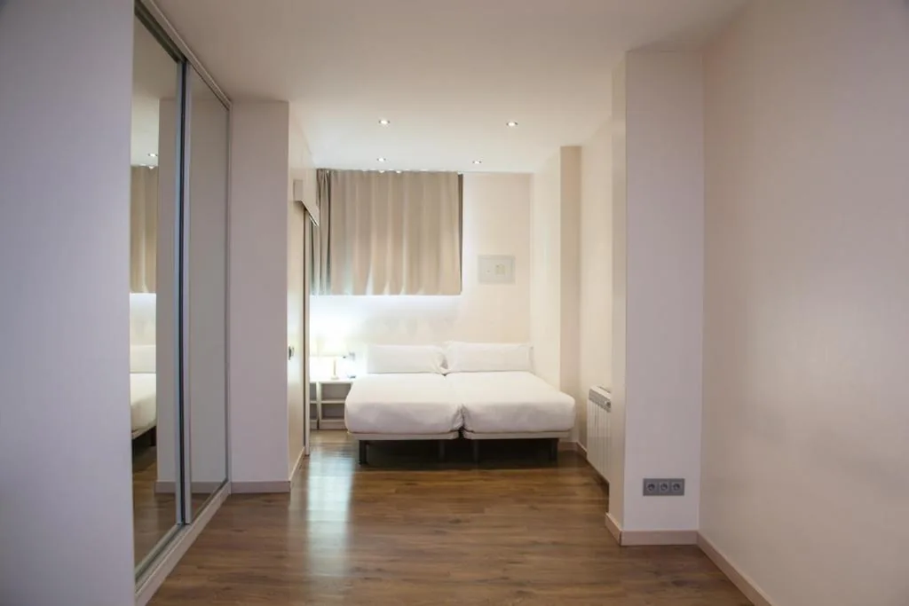 Vierbettzimmer mit eigenem Bad — Hostal Excellence