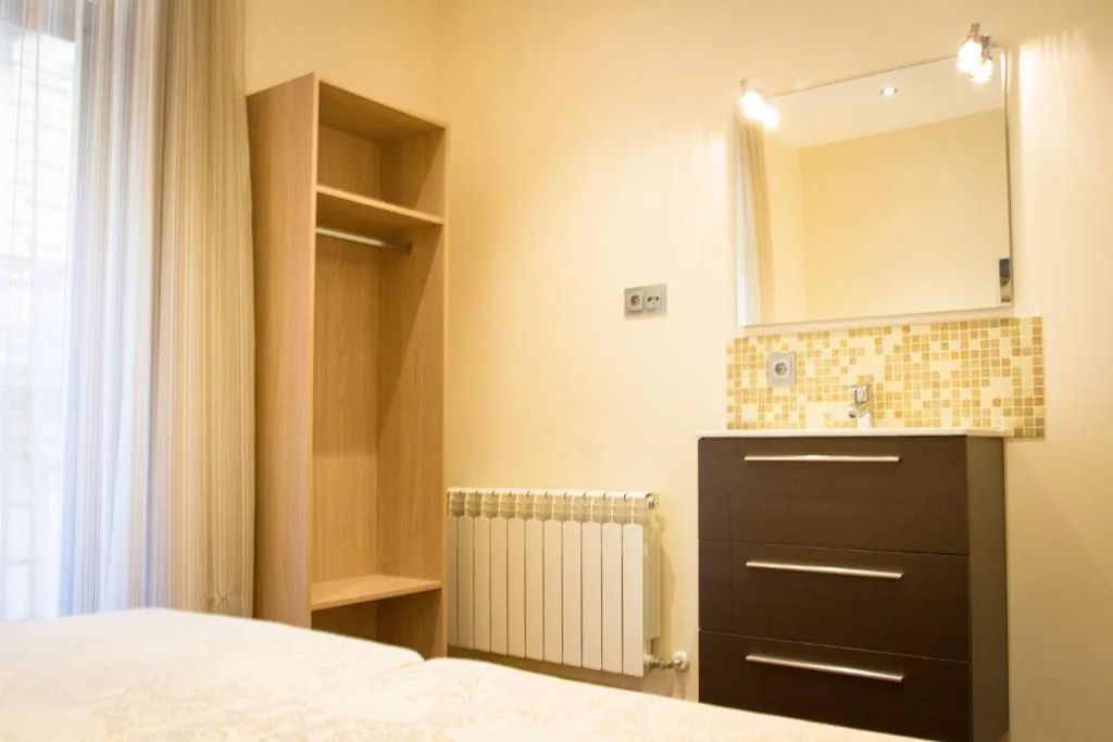 Doppelzimmer mit Gemeinschaftsbad – 1 oder 2 Betten — Hostal Excellence