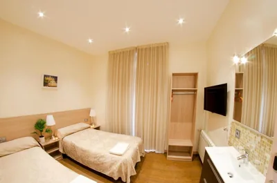 Hostal Excellence — Foto 5