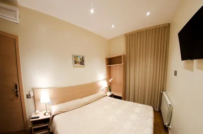 Hostal Excellence — Foto 7
