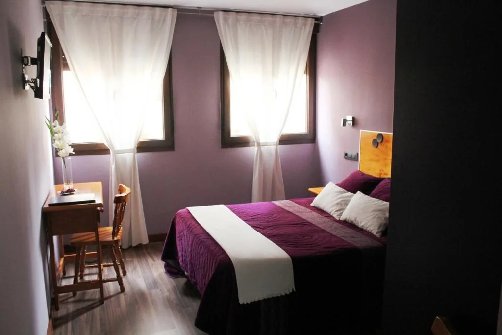 Habitación Doble con baño - 1 o 2 camas — Hostal Extremeño