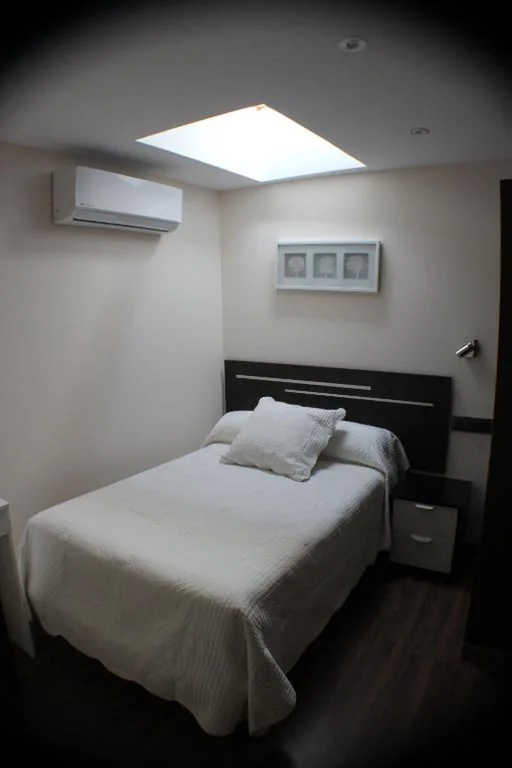 Habitación Individual con baño privado — Hostal Extremeño