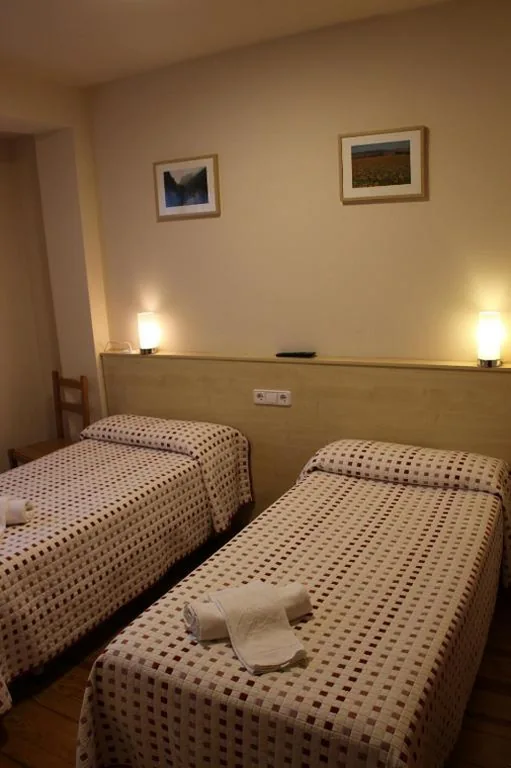 Double Room - 2 Beds — Hostal Ezkaurre