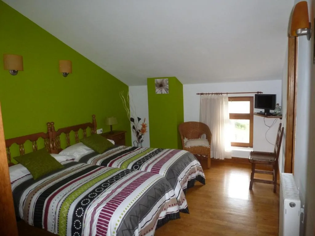 Double Room - 1 or 2 Beds — Hostal Ezkurra