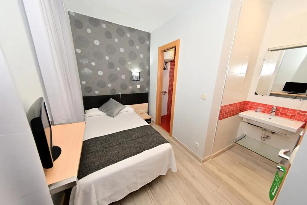 Habitación Individual con baño privado — Hostal Falfes