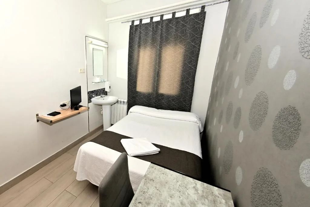 Habitación Individual Superior con baño compartido — Hostal Falfes