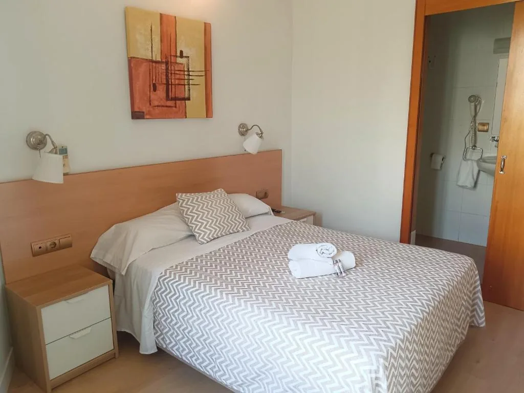 Habitación Doble con baño privado — Hostal Felipe 2