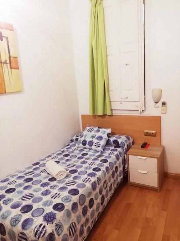 Habitación Individual con baño compartido — Hostal Felipe 2