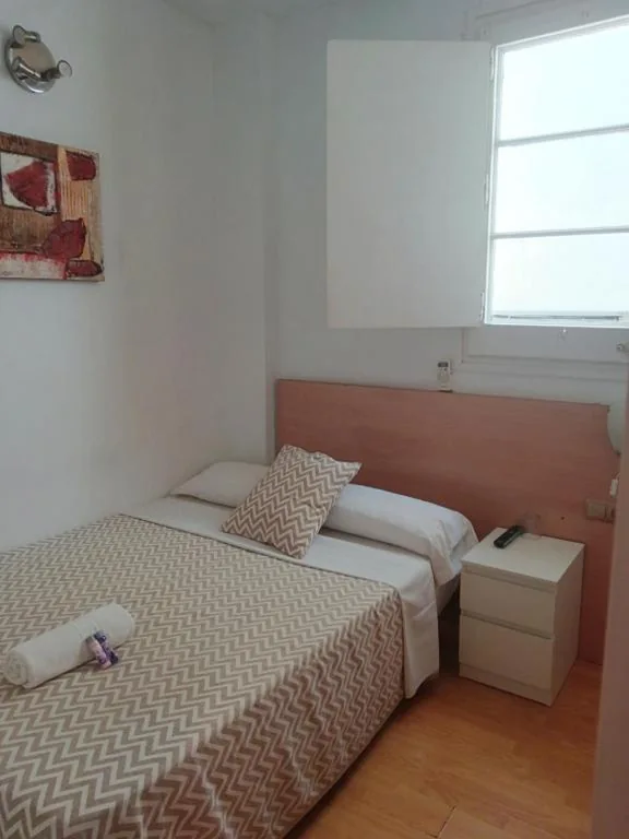 Habitación Individual con baño privado — Hostal Felipe 2