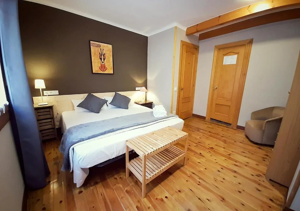 Habitación Doble con baño privado - 1 o 2 camas — Hostal Fonda Prat