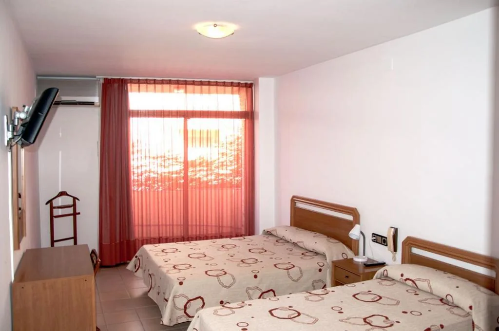 大型ツインルーム — Hostal Fontdemora