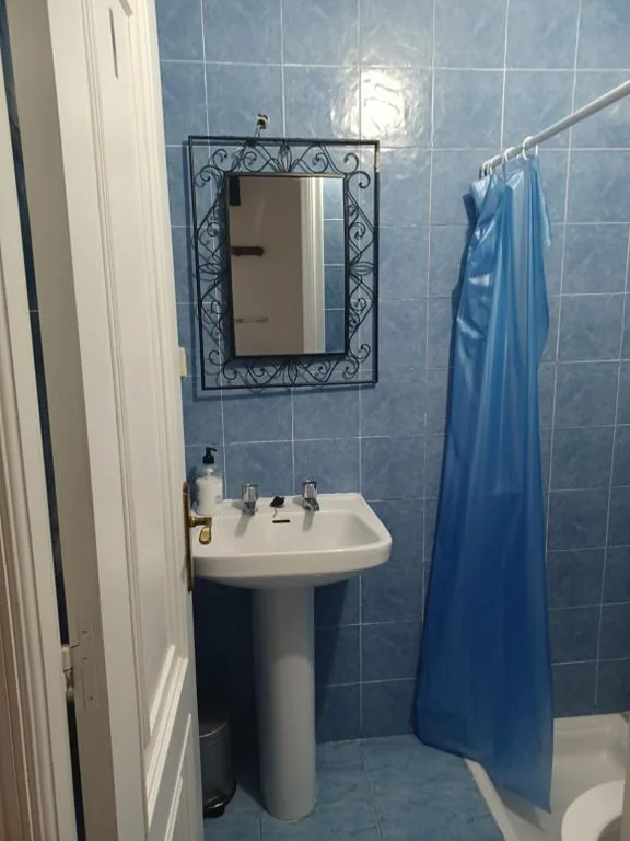 Einzelzimmer mit eigenem Bad — Hostal Forest