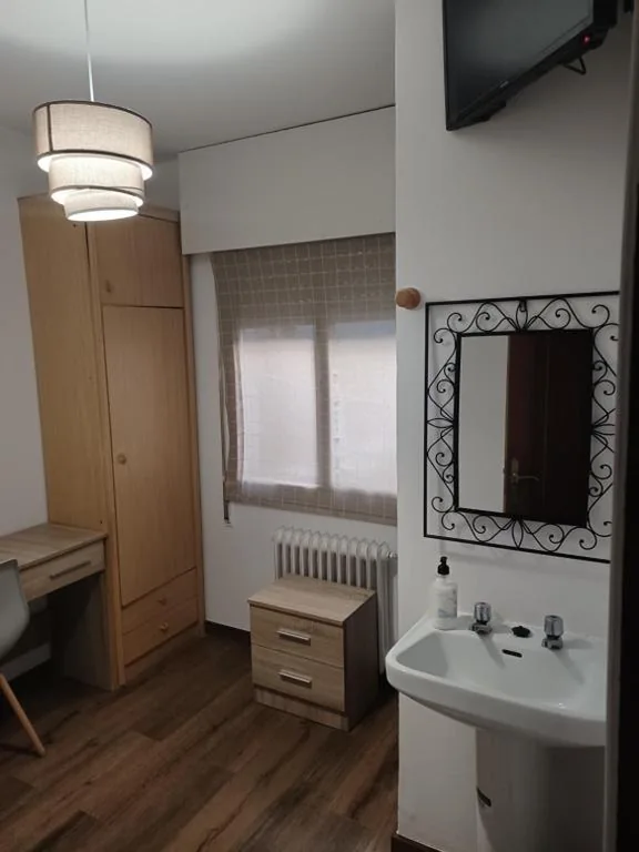 Standard-Einzelzimmer mit Dusche — Hostal Forest