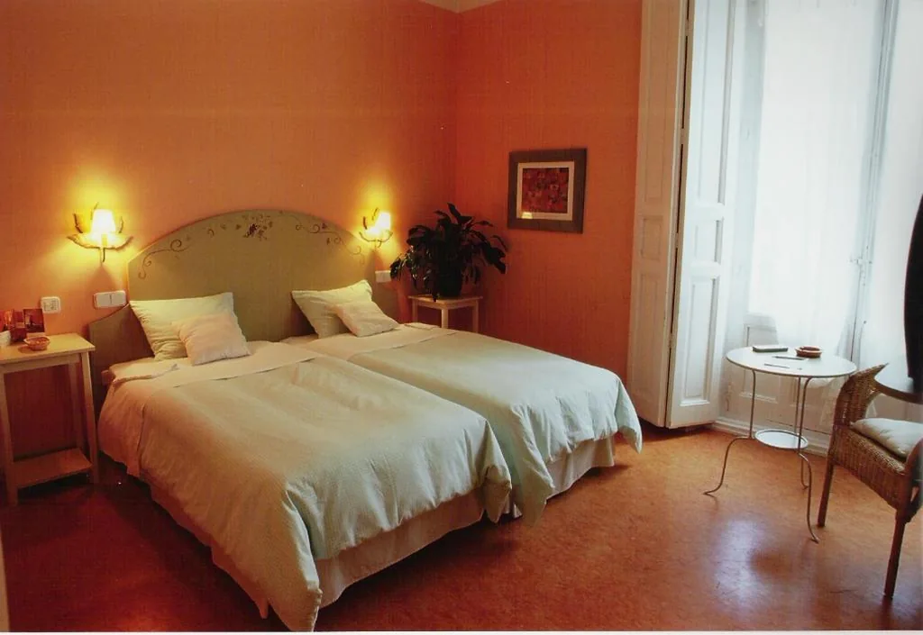 Tweepersoonskamer - 1 of 2 bedden — Hostal Fornos