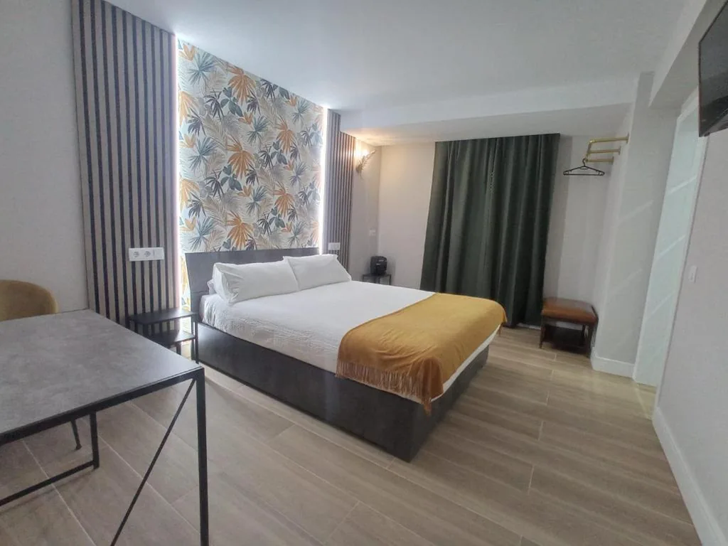 Suite — Hostal Fronton