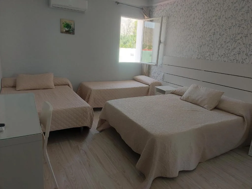 Family Room — Hostal Fuente del Pino