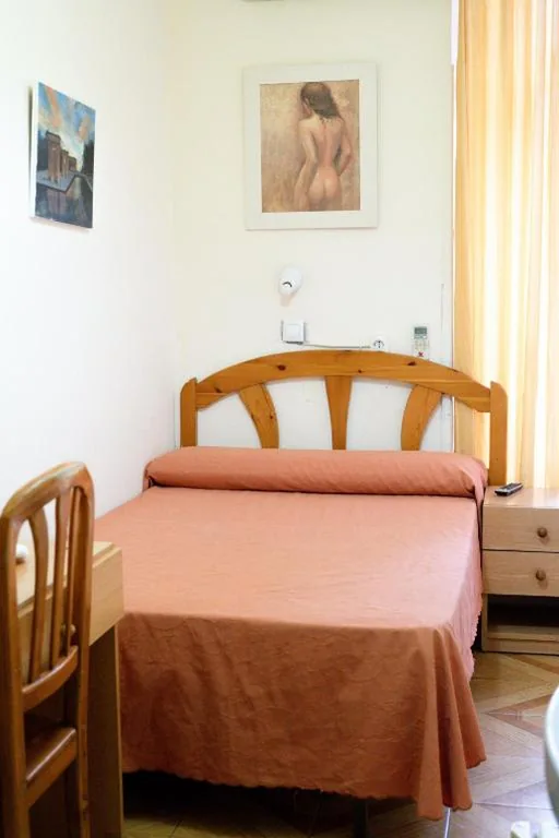 Habitación Individual con ducha — Hostal Fuentesol