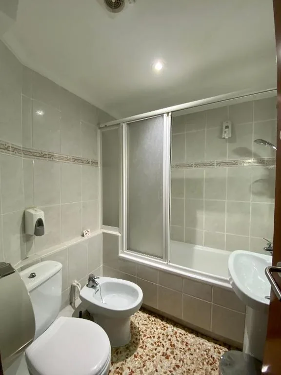 Chambre double Standard avec salle de bains commune — HOSTAL GALICIA CARDEDEU