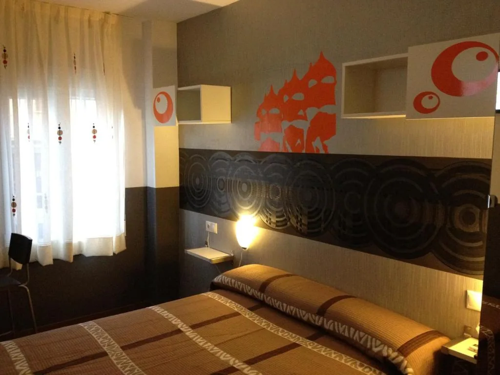 Camera doppia - 1 o 2 letti — Hostal Gaudi Cuenca