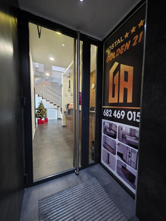 HOSTAL GOLDEN 21***