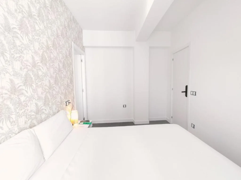 バルコニー付きダブルルーム — Hostal Gonzala by gaiarooms