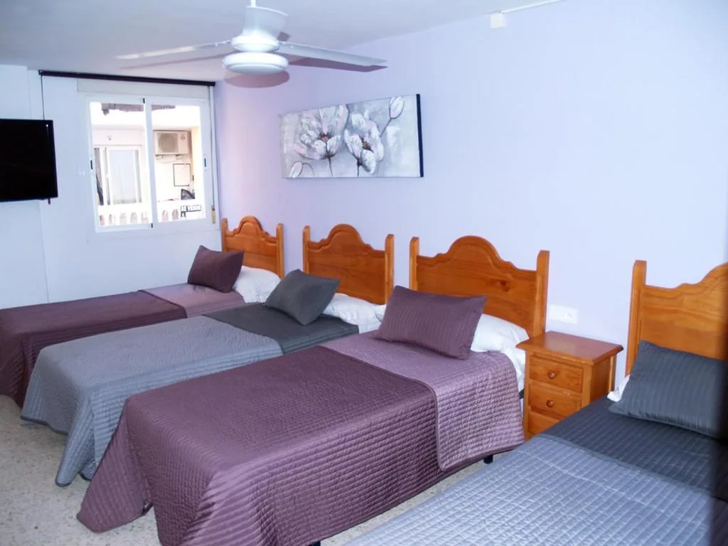 Habitación Cuádruple con baño — Hostal Gonzalez