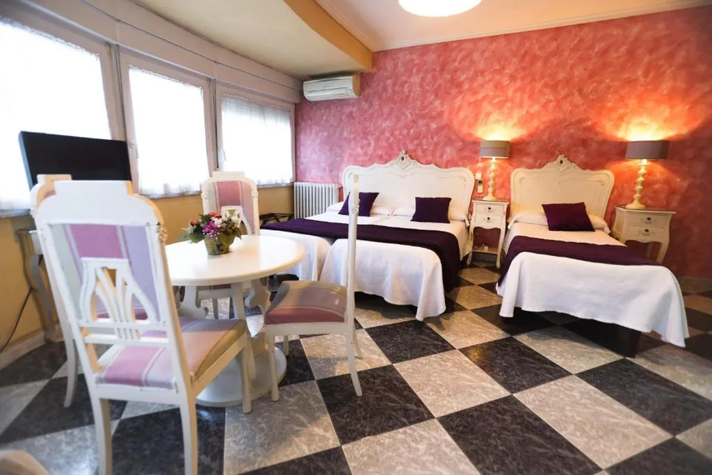 Habitación cuádruple — Hostal Goya Suites