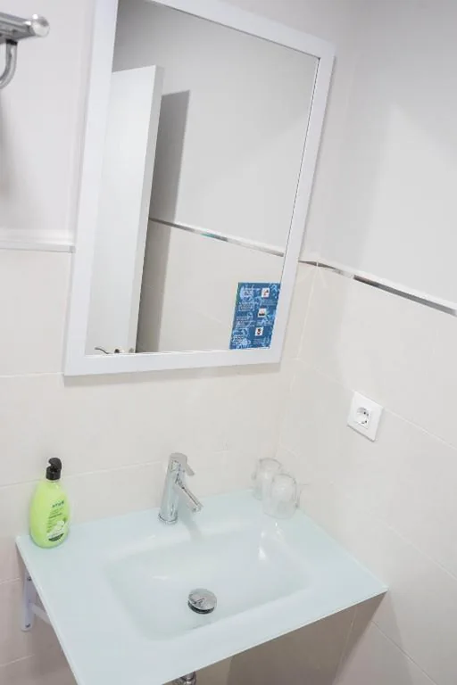 Habitación Triple con bañera — Hostal Goyesco Plaza