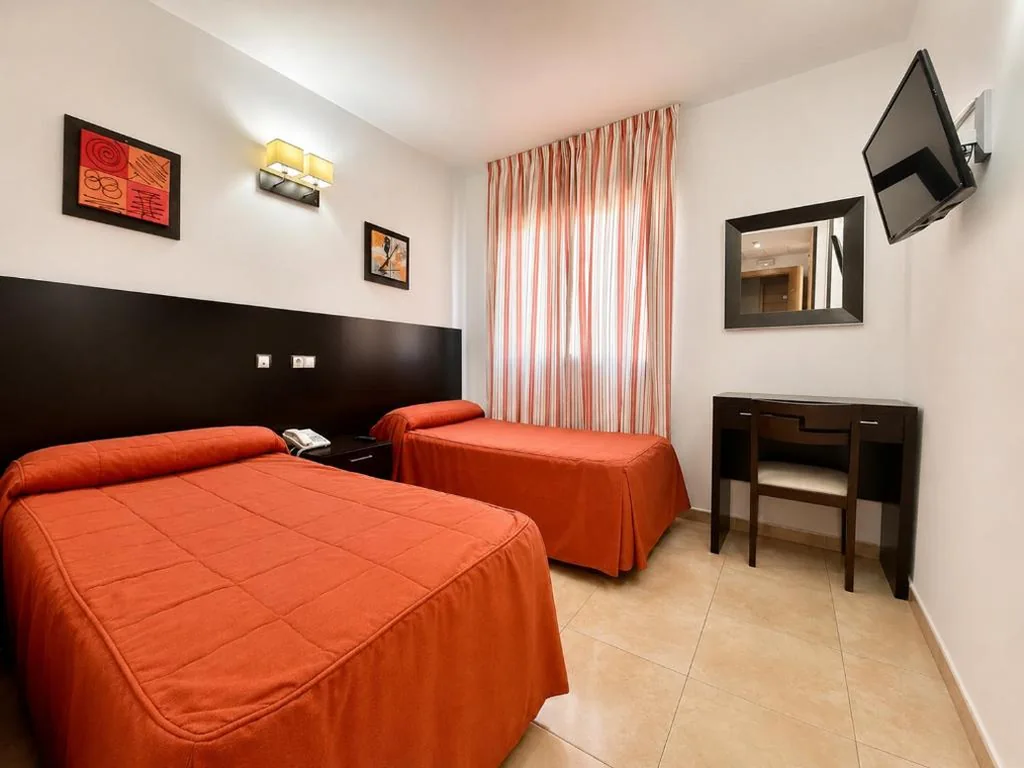 Quarto Duplo - 2 camas — Hostal Goyma III
