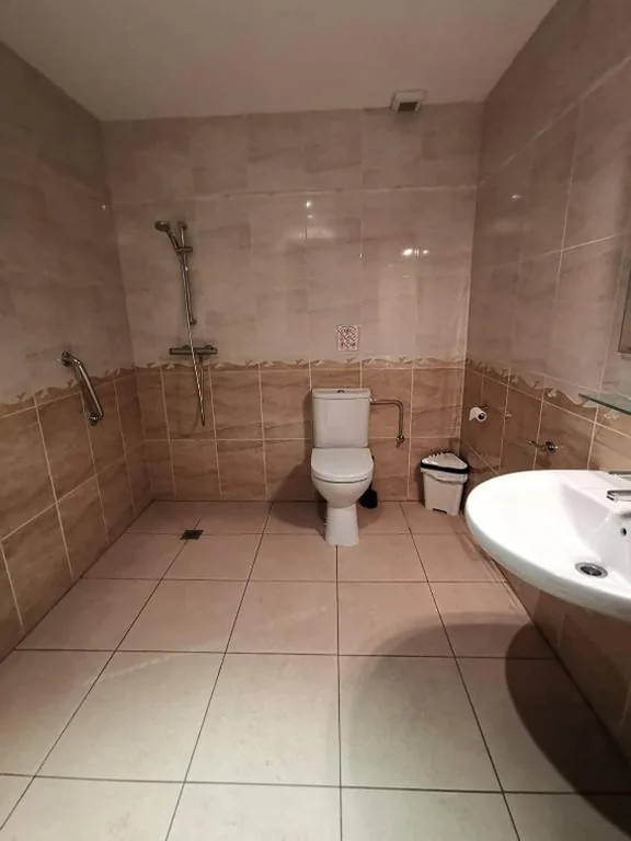 Habitación Doble adaptada para personas con discapacidad - 2 camas — Hostal Gran Sol