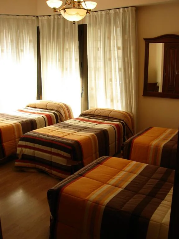 Familienzimmer mit Balkon — Hostal Granada