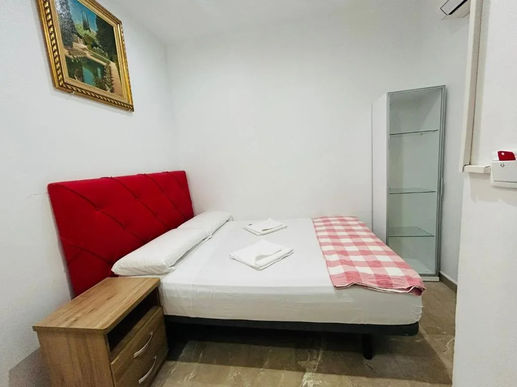 Tweepersoonskamer met eigen badkamer — Hostal Granvia 628