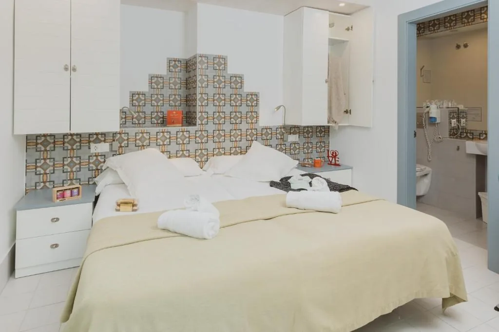 Chambre double - 2 lits — Hostal Gravina