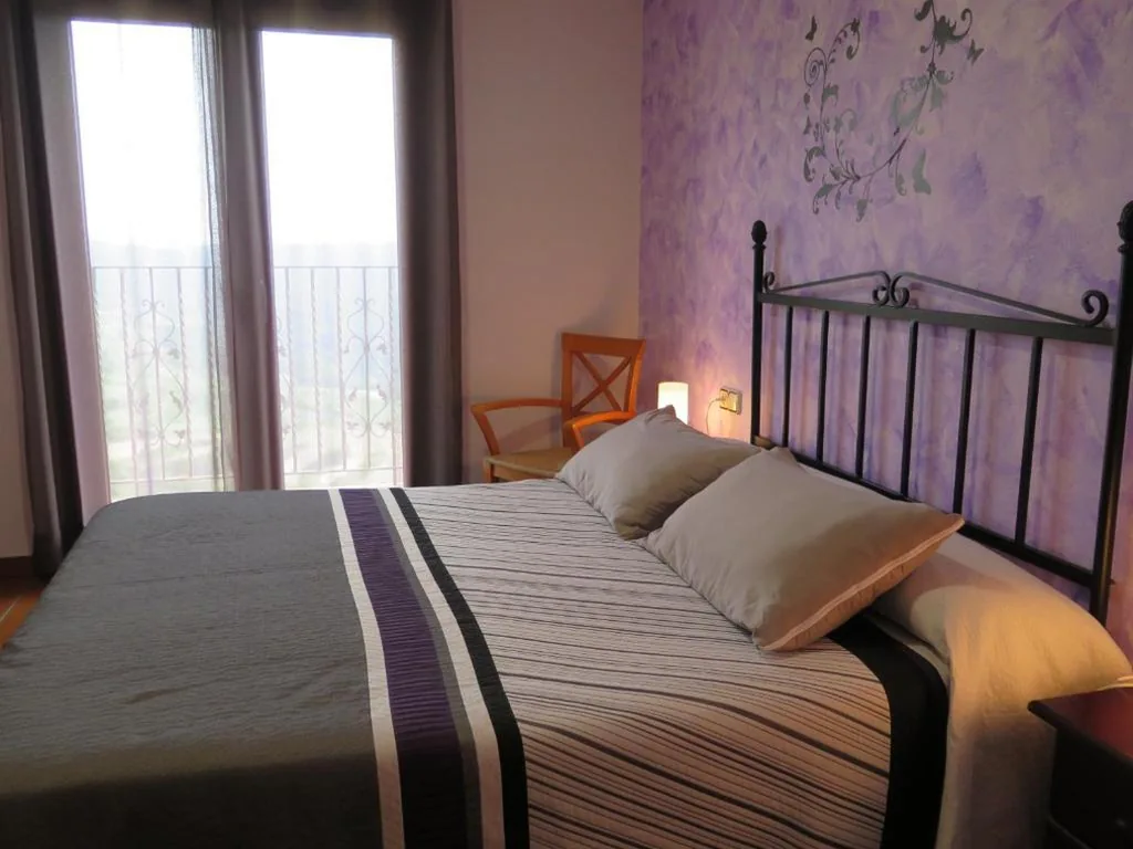 Habitación Doble con vistas a la montaña — Hostal Gúdar
