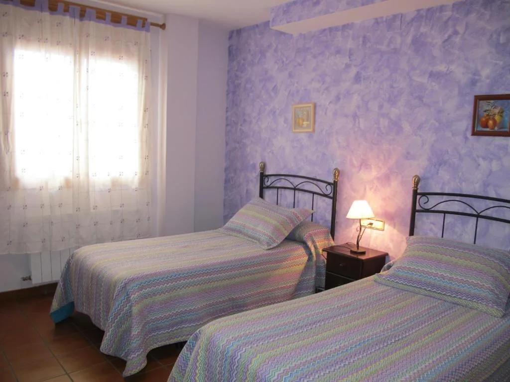 Habitación Doble Económica - 2 camas — Hostal Gúdar