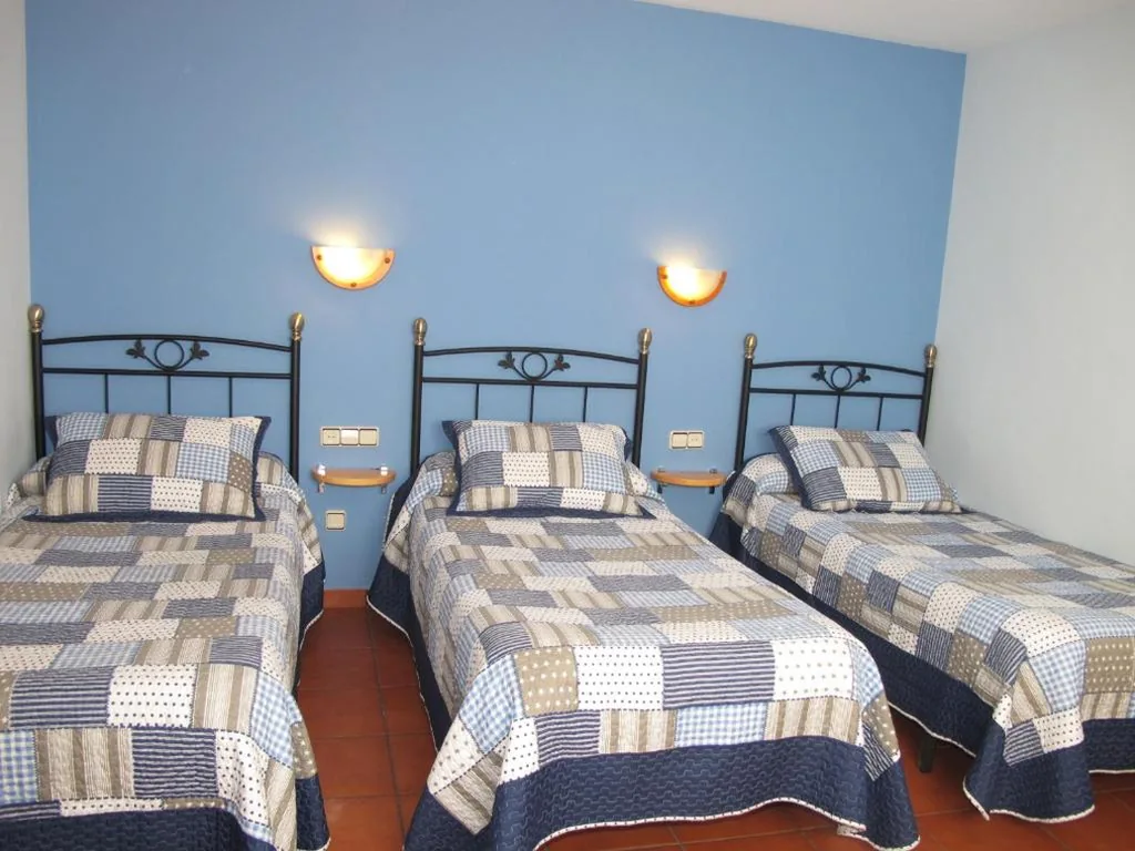 Habitación Triple — Hostal Gúdar