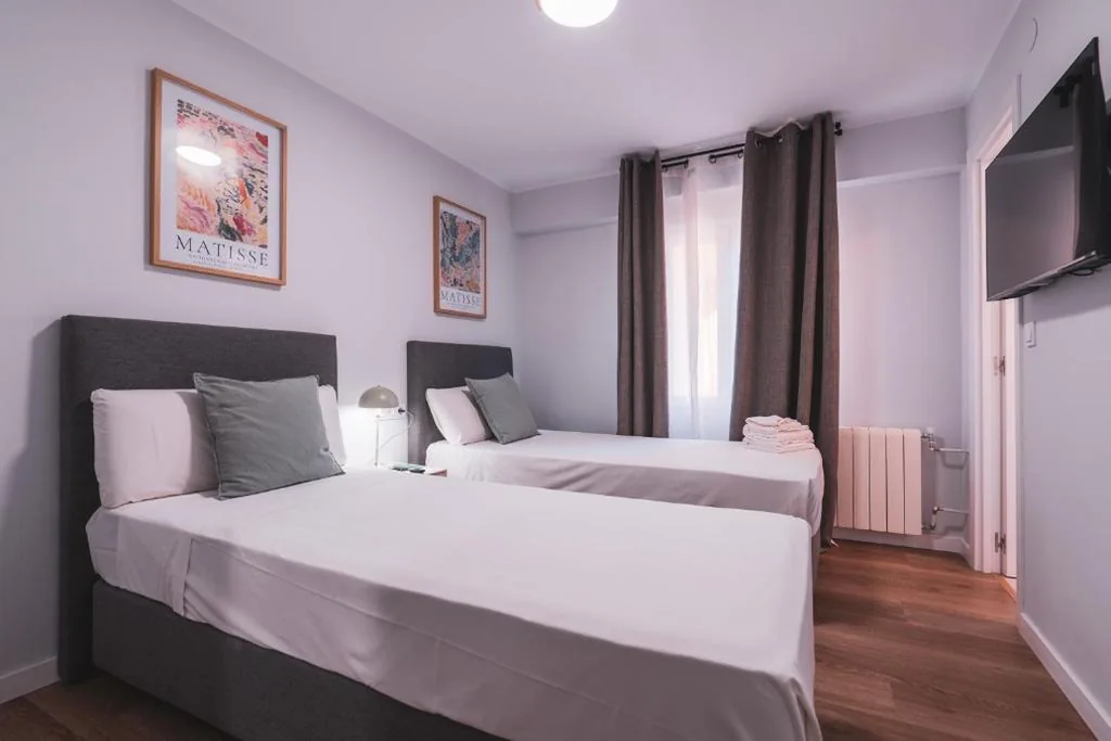 Classic Twin Room — Hostal Guzman El Bueno by gaiarooms
