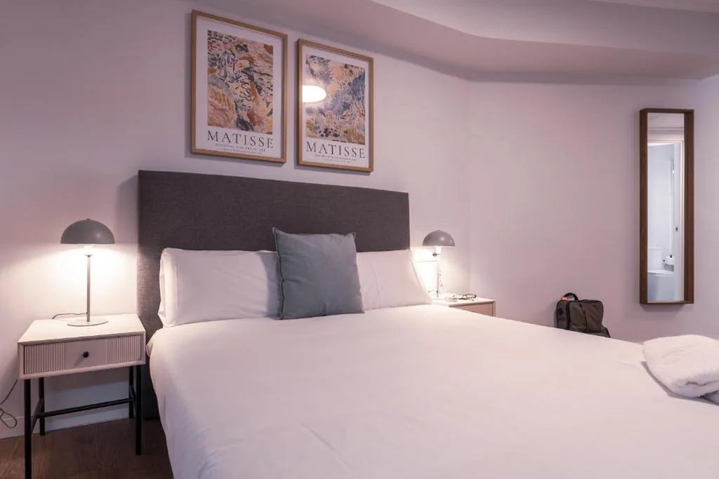 Standard Double Room — Hostal Guzman El Bueno by gaiarooms