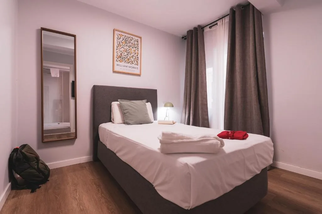 Single Room — Hostal Guzman El Bueno by gaiarooms
