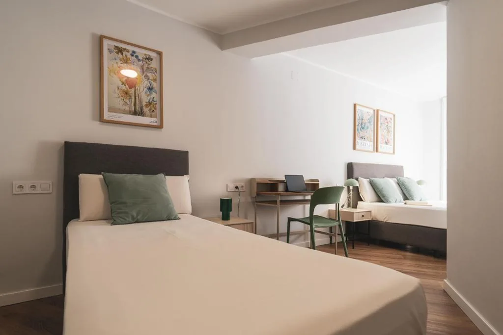 Triple Room — Hostal Guzman El Bueno by gaiarooms