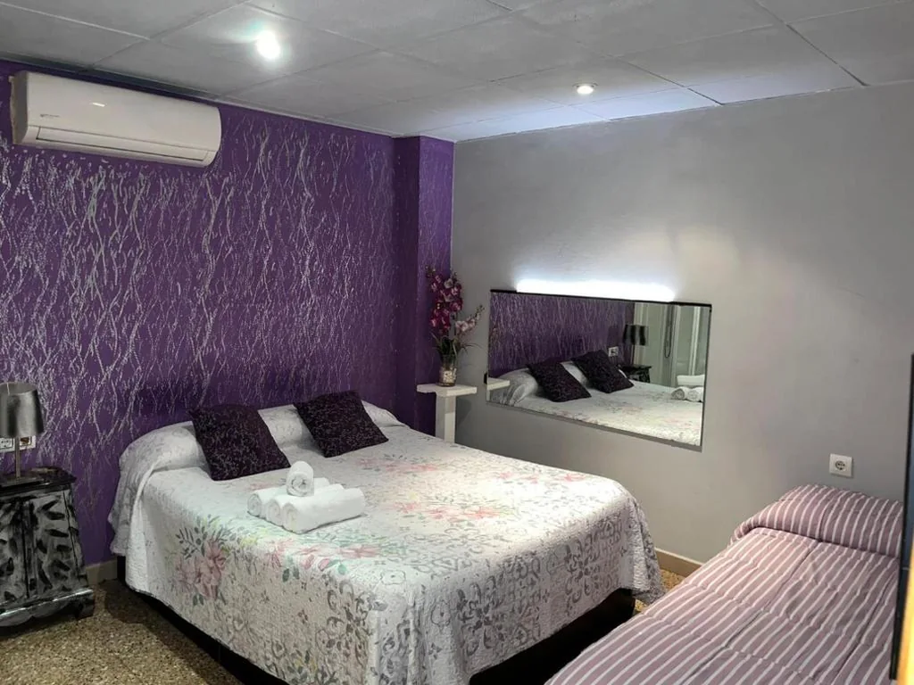 Deluxe tweepersoonskamer met douche — Hostal Happystay