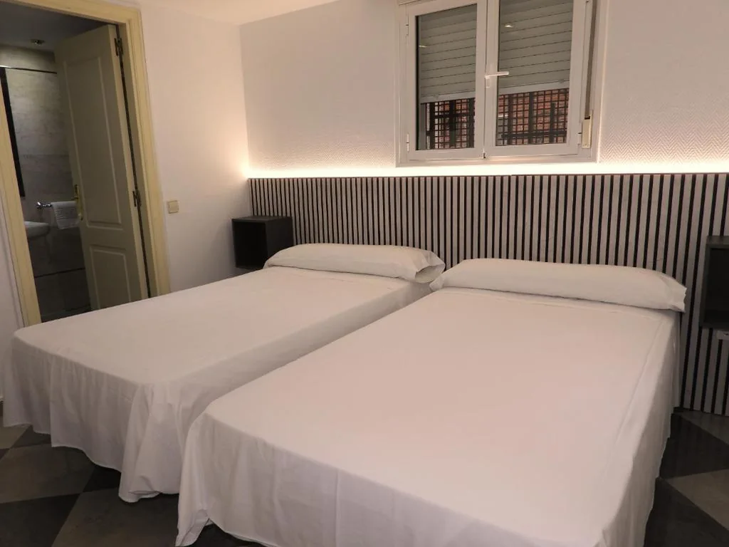 Quarto Duplo - 2 camas — HOSTAL HENARES