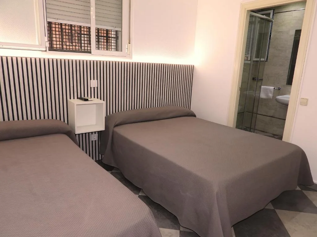 Quarto Duplo Superior — HOSTAL HENARES