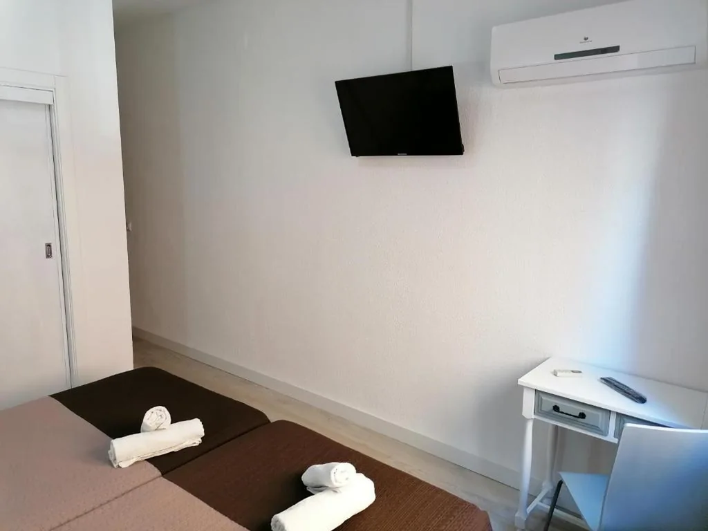 Quarto Duplo - 2 camas — Hostal Hernan Cortes
