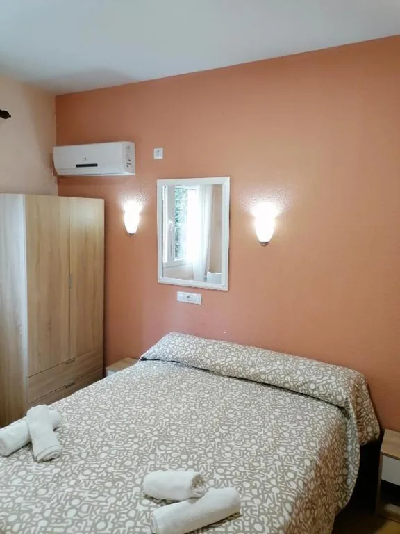 Quarto Duplo Económico — Hostal Hernan Cortes